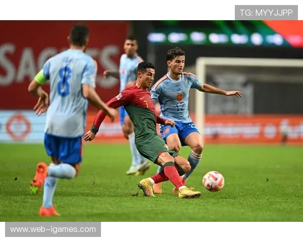 老特拉福德沸腾一刻：塞斯科绝杀后与球迷疯狂庆祝