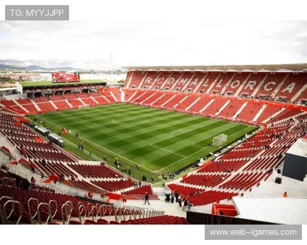 马洛卡主场球迷声势浩大，保级压力下氛围成第十二人